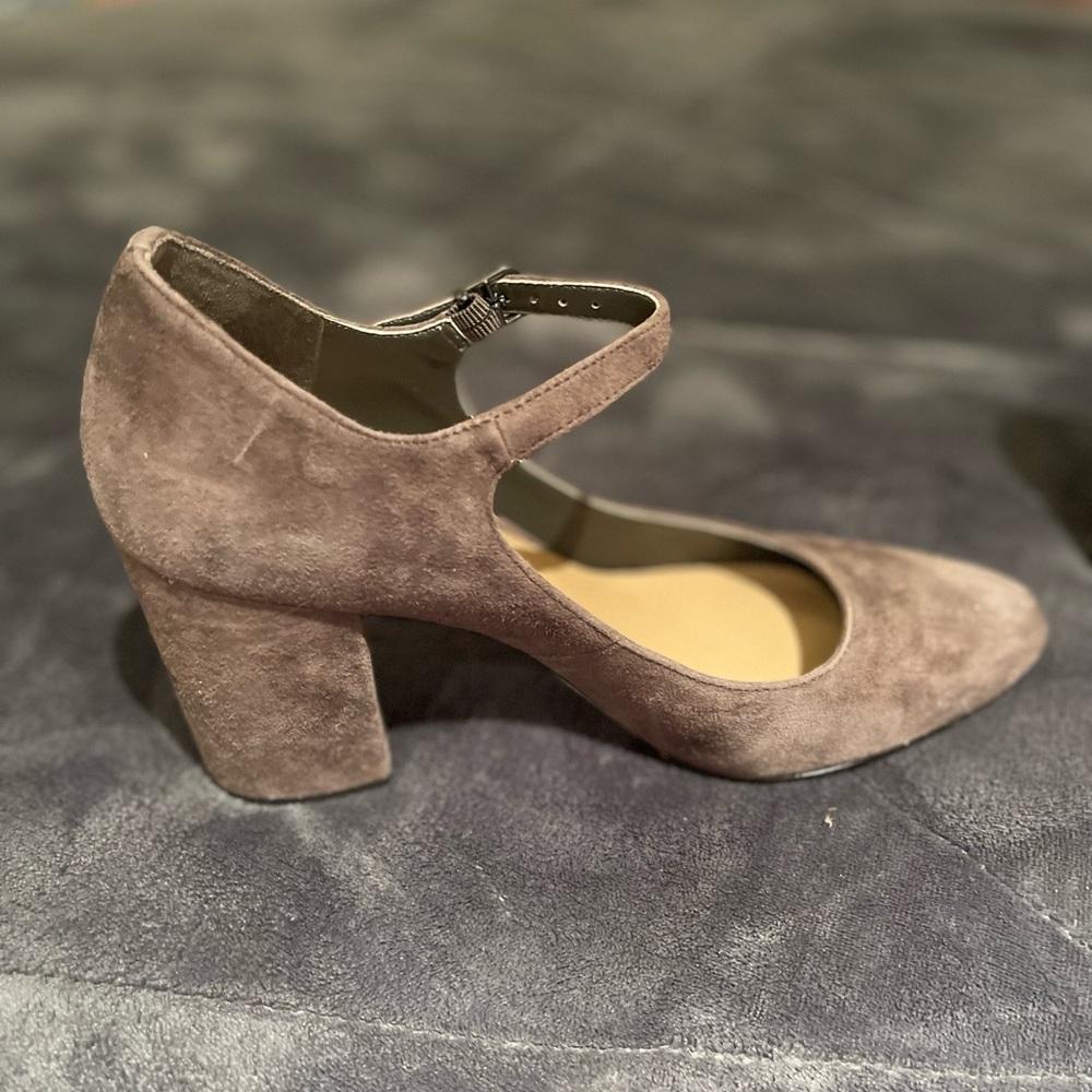 Via Spiga Deanna Suede Mary Jane Pumps Gray size 8